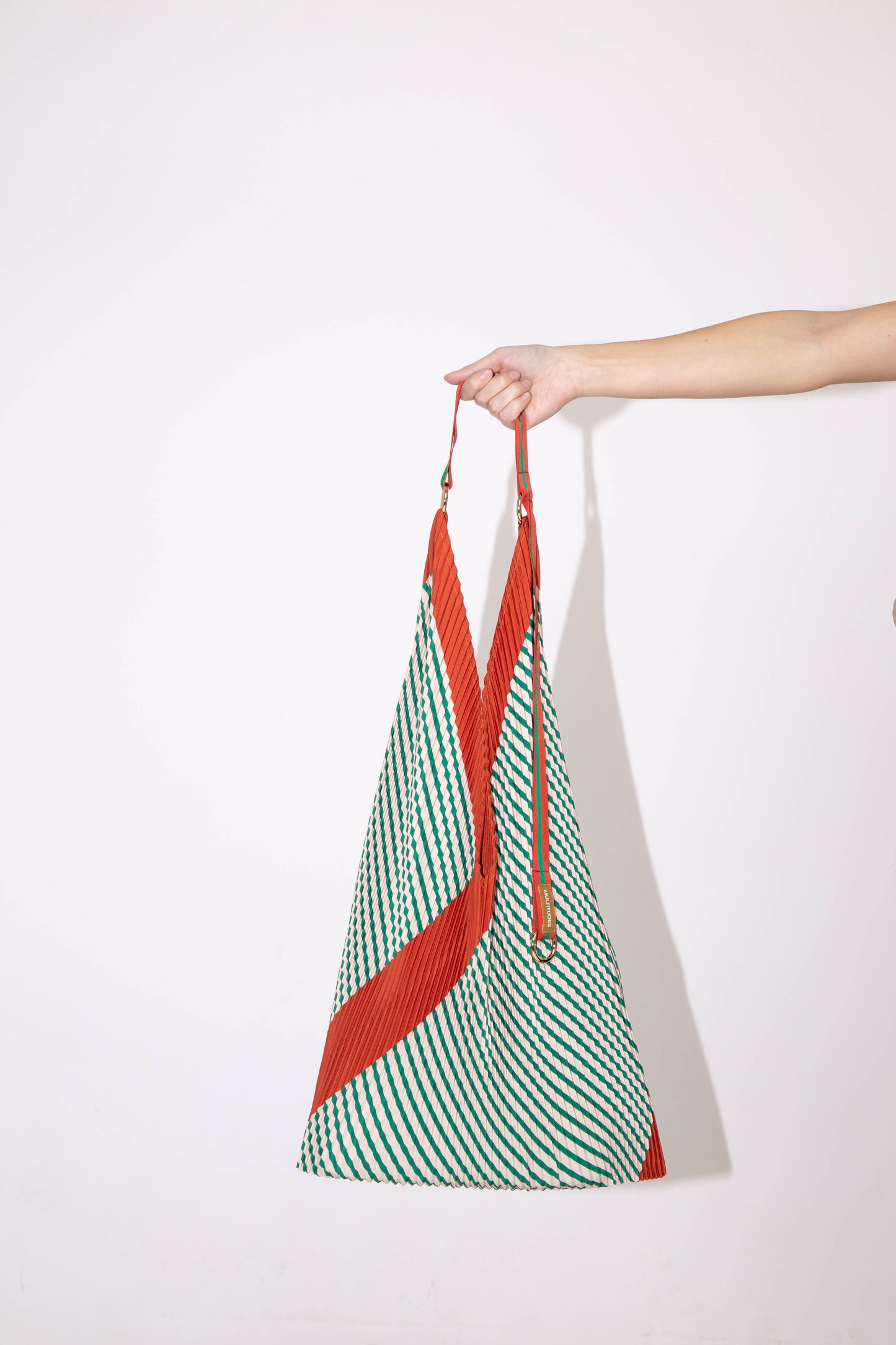 PLISSIERTE Y-TASCHE FRANCESCA GRÜN