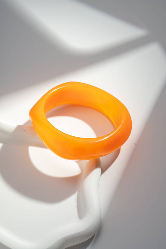 Armreif aus Harz in Marmoroptik Orange