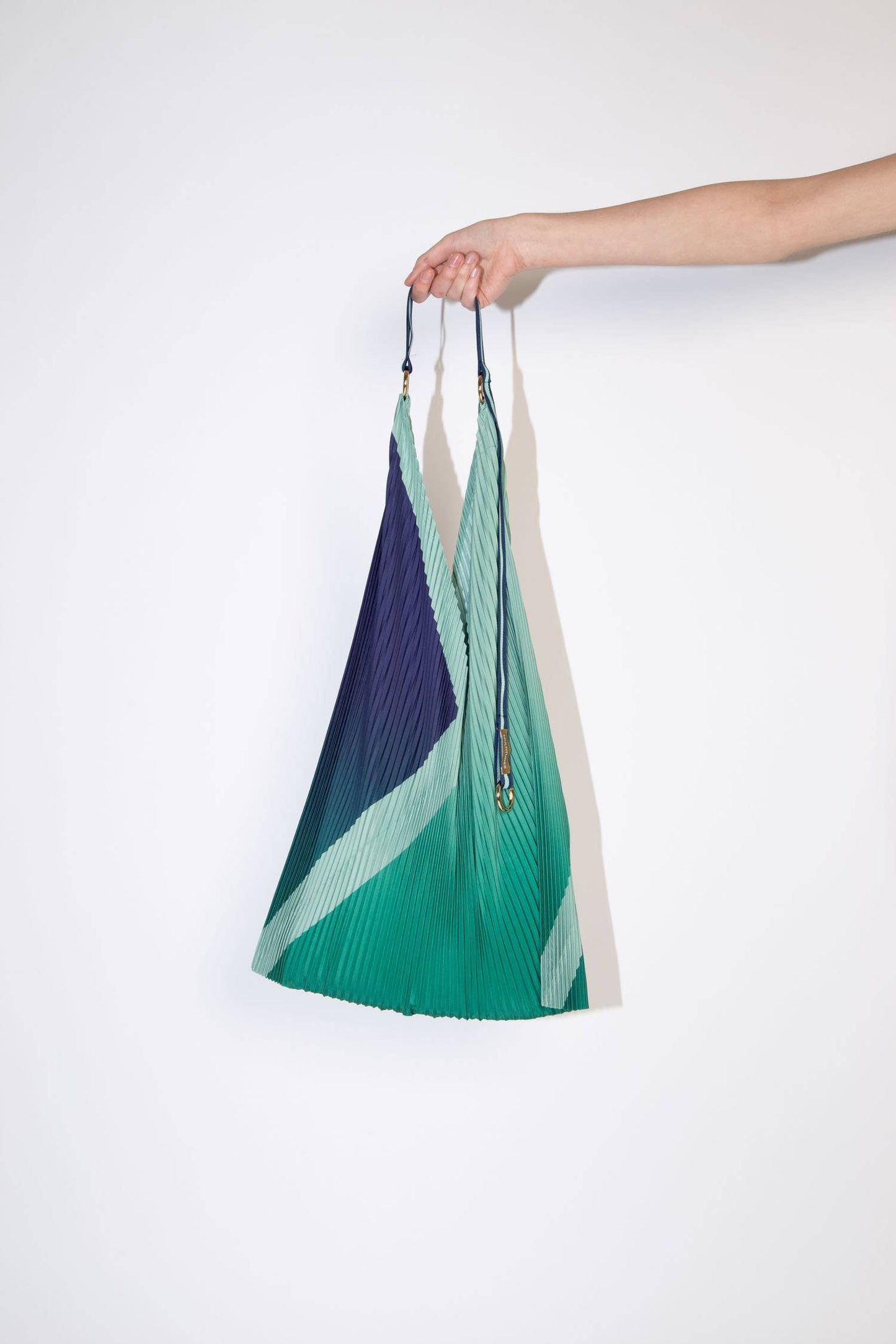 PLISSIERTE J-TASCHE MONICA GREEN