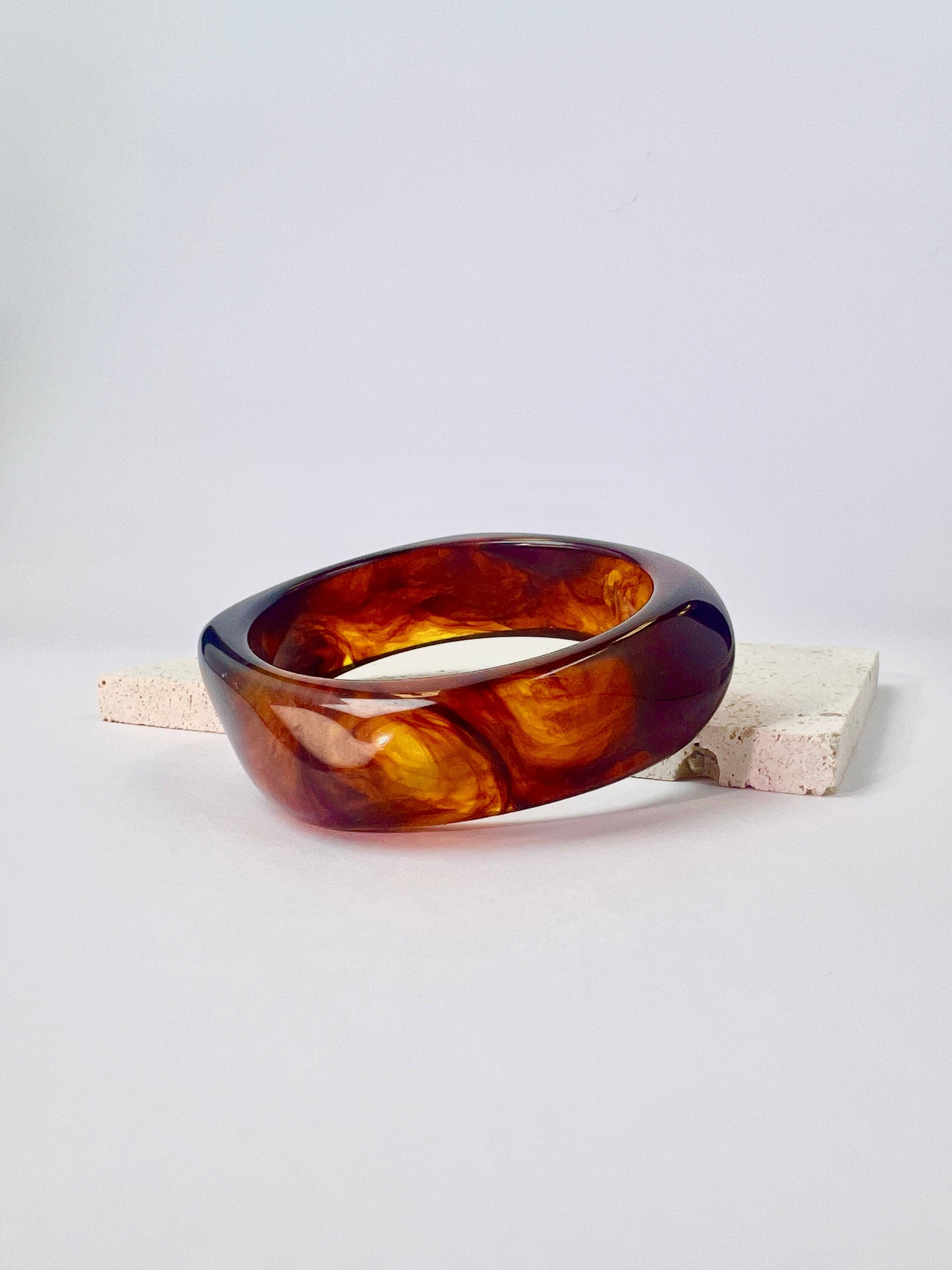 Armreif aus Harz in Marmoroptik Orange
