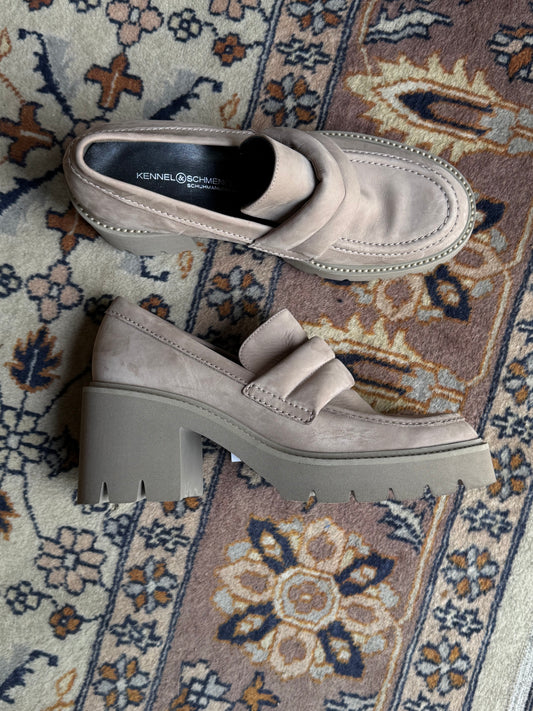 Loafer Kennel & Schmenger