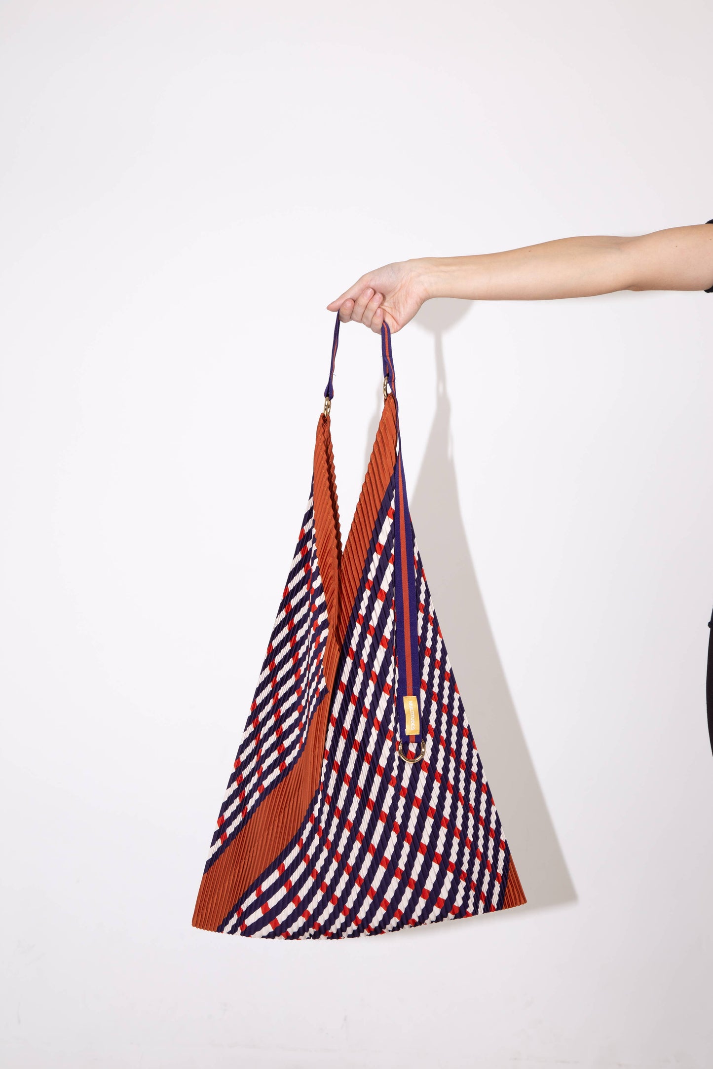 PLISSIERTE Y-TASCHE SOPHIA TERRAKOTTA